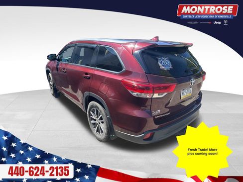 Used 2018 Toyota Highlander XLE AWD/4WD image 2