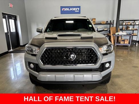 Used 2019 Toyota Tacoma TRD Sport w/ Technology Package AWD/4WD image 3