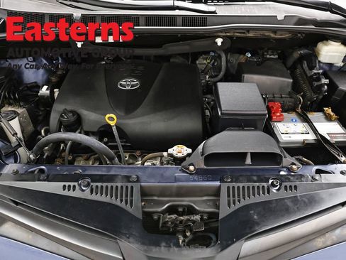 Used 2019 Toyota Sienna L FWD image 7