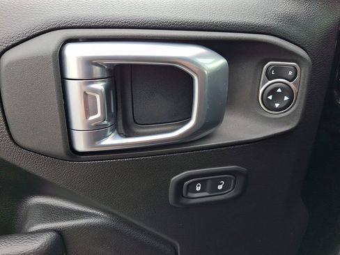 Used 2022 Jeep Gladiator Sport AWD/4WD image 14