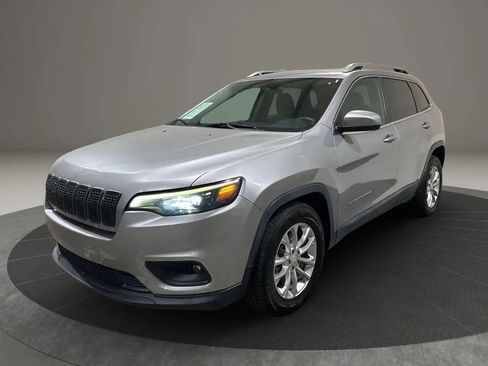 Used 2019 Jeep Cherokee Latitude w/ Popular Appearance Group image 1