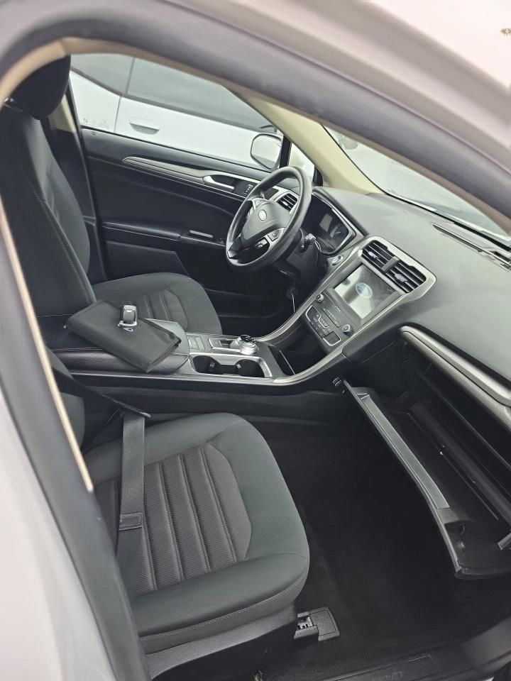 Used 2020 Ford Fusion SE FWD image 10