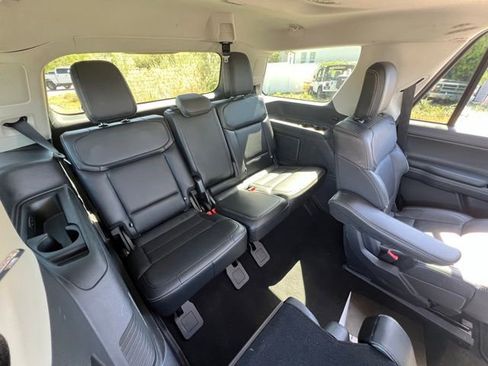 Used 2025 Ford Expedition Platinum AWD/4WD image 20