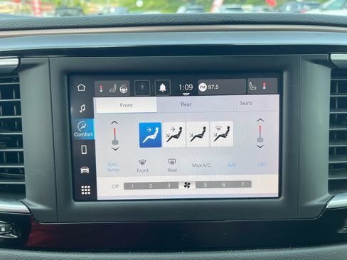 Used 2023 Chrysler Voyager LX FWD image 22