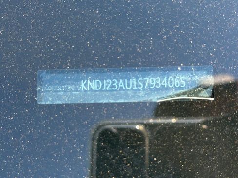 Used 2025 Kia Soul LX w/ LX Technology Package FWD image 3