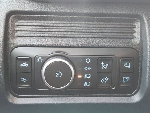 Used 2025 Ford F250 Platinum w/ FX4 Off-Road Package image 20