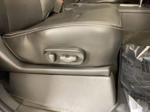 Used 2015 Nissan Frontier PRO-4X image 9