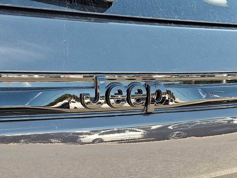 New 2025 Jeep Grand Cherokee Limited w/ Black Appearance Package image 21