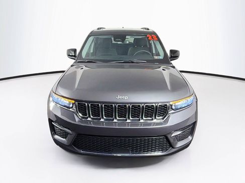 Used 2023 Jeep Grand Cherokee Laredo w/ Luxury Tech Group I AWD/4WD image 13