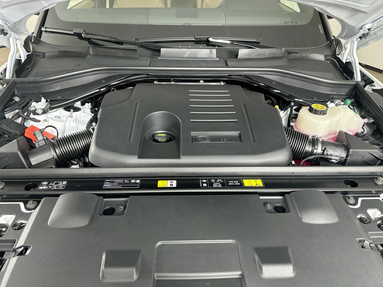 New 2027 Land Rover Range Rover Sport SE AWD/4WD image 13