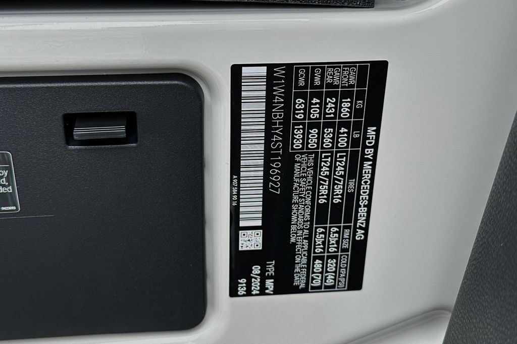Used 2025 Mercedes-Benz Sprinter 2500 image 23