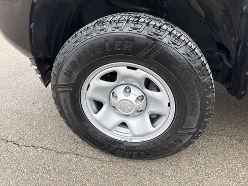 Used 2023 Toyota Tacoma SR AWD/4WD image 9