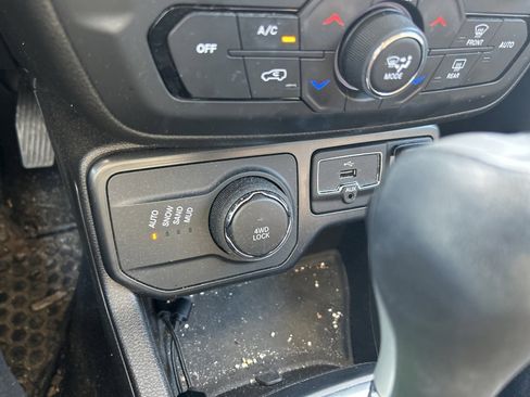 Used 2023 Jeep Renegade Latitude image 8