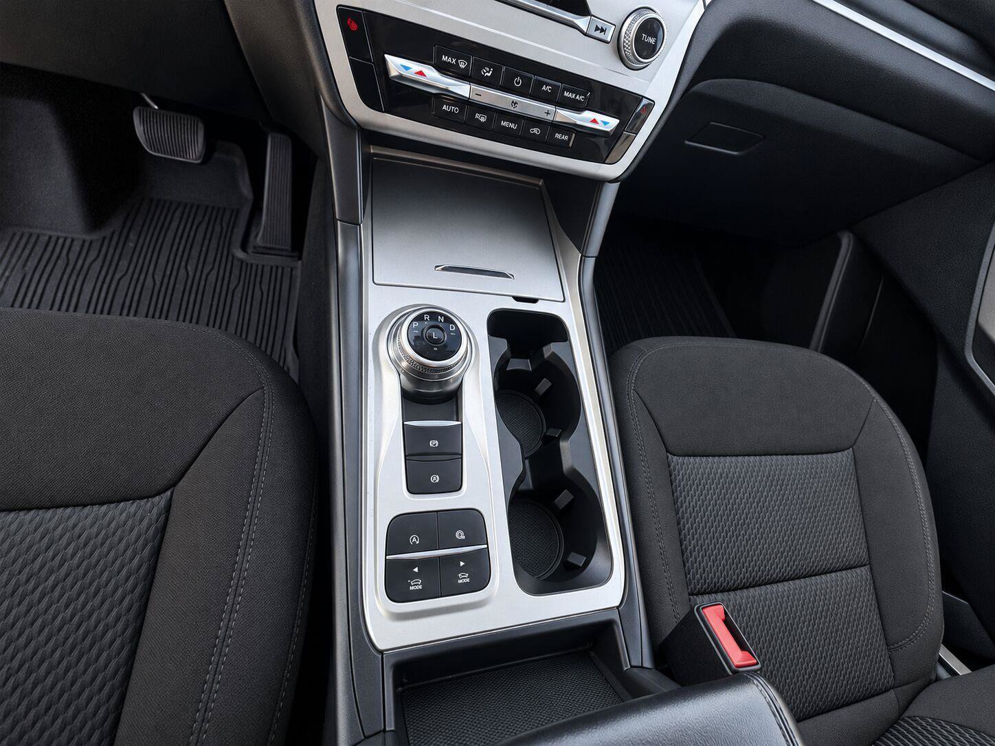 Used 2024 Ford Explorer XLT RWD image 10