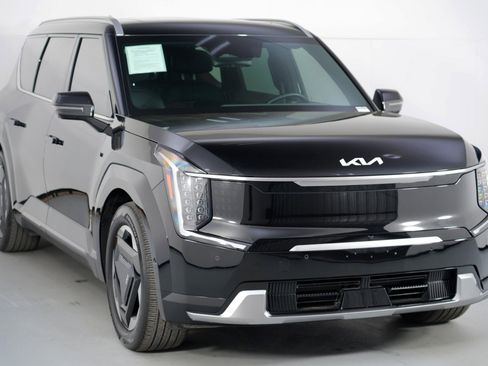 Used 2024 Kia EV9 Land image 59