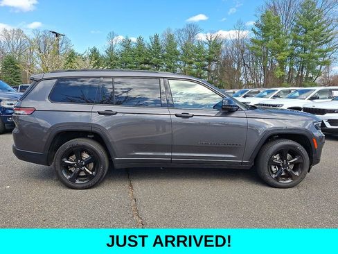 Used 2023 Jeep Grand Cherokee L Laredo image 7