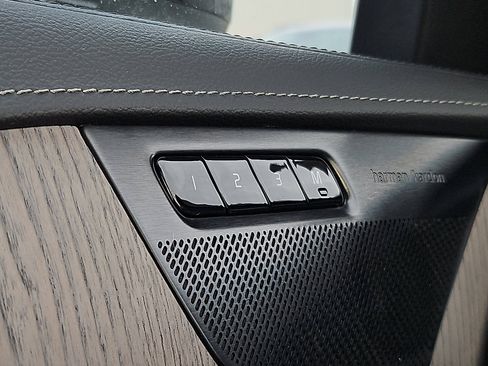 Certified 2023 Volvo XC90 T8 Ultimate image 25