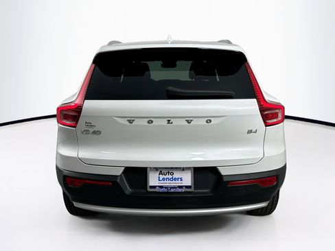 Used 2023 Volvo XC40 B4 Core w/ Convenience Package image 6