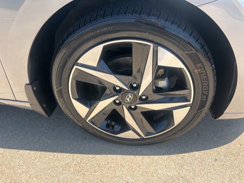 Used 2023 Hyundai Elantra Limited FWD image 6