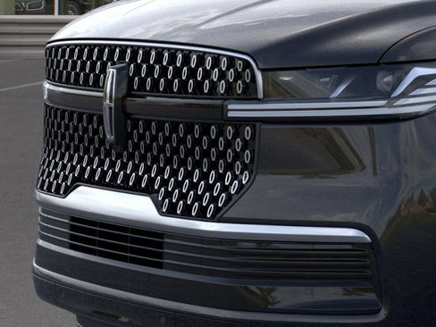 New 2025 Lincoln Navigator Reserve image 17