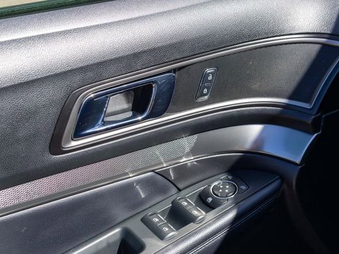 Used 2018 Ford Explorer XLT w/ Equipment Group 201A image 18