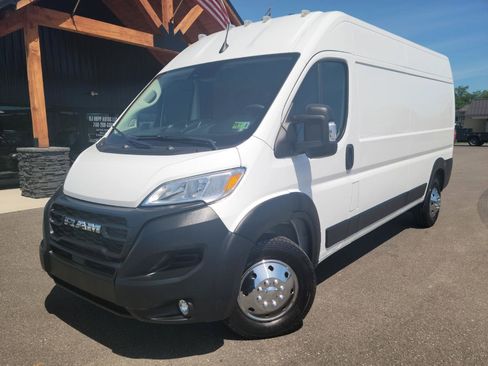 Used 2024 RAM ProMaster 2500 w/ Convenience Group FWD image 1