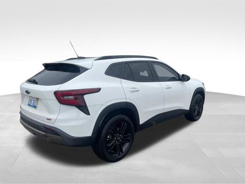 Used 2024 Chevrolet Trax ACTIV w/ Sunroof Package image 7