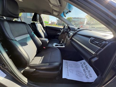 Used 2014 Toyota Camry SE FWD image 29