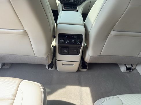 Used 2021 GMC Acadia Denali w/ Denali Technology Package FWD image 14