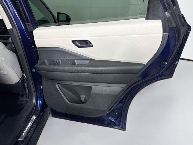 Used 2024 Nissan Pathfinder SV w/ Lighting Package (N92) FWD image 27