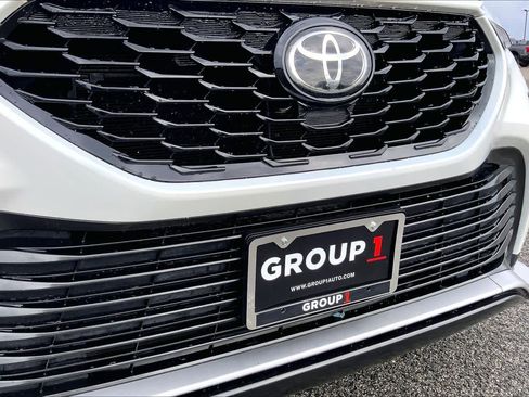 Used 2021 Toyota Highlander XSE FWD image 29