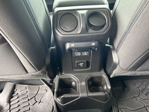Used 2023 Jeep Wrangler Unlimited Sahara w/ Cold Weather Group AWD/4WD image 10