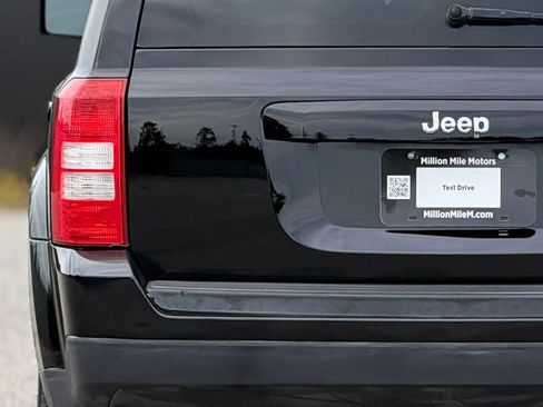 Used 2012 Jeep Patriot Latitude FWD image 13
