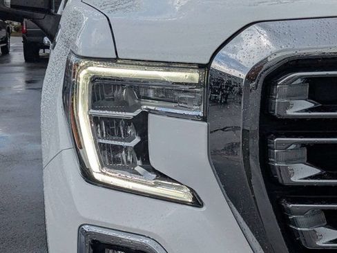 Used 2022 GMC Sierra 1500 SLT w/ SLT Premium Plus Package AWD/4WD image 10