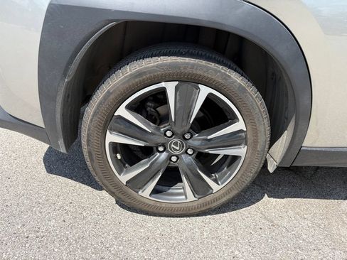 Used 2022 Lexus UX 200 w/ Accessory Package (Z1) FWD image 13