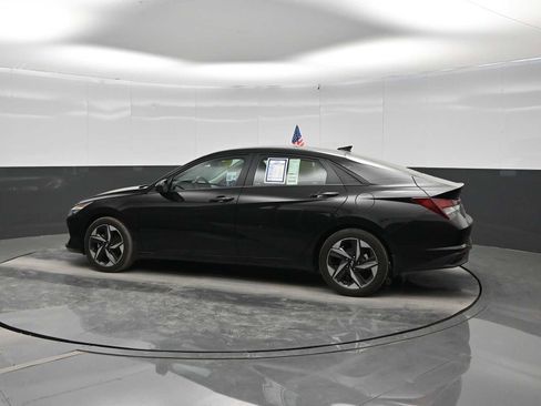 Certified 2023 Hyundai Elantra SEL w/ Convenience Package FWD image 5