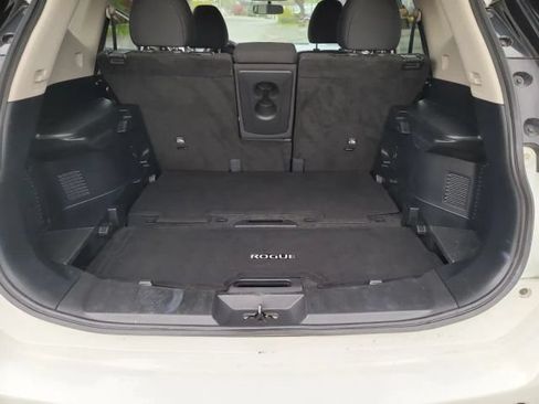 Used 2017 Nissan Rogue SV AWD/4WD image 27