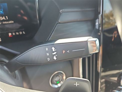 Used 2025 GMC Acadia Elevation image 15