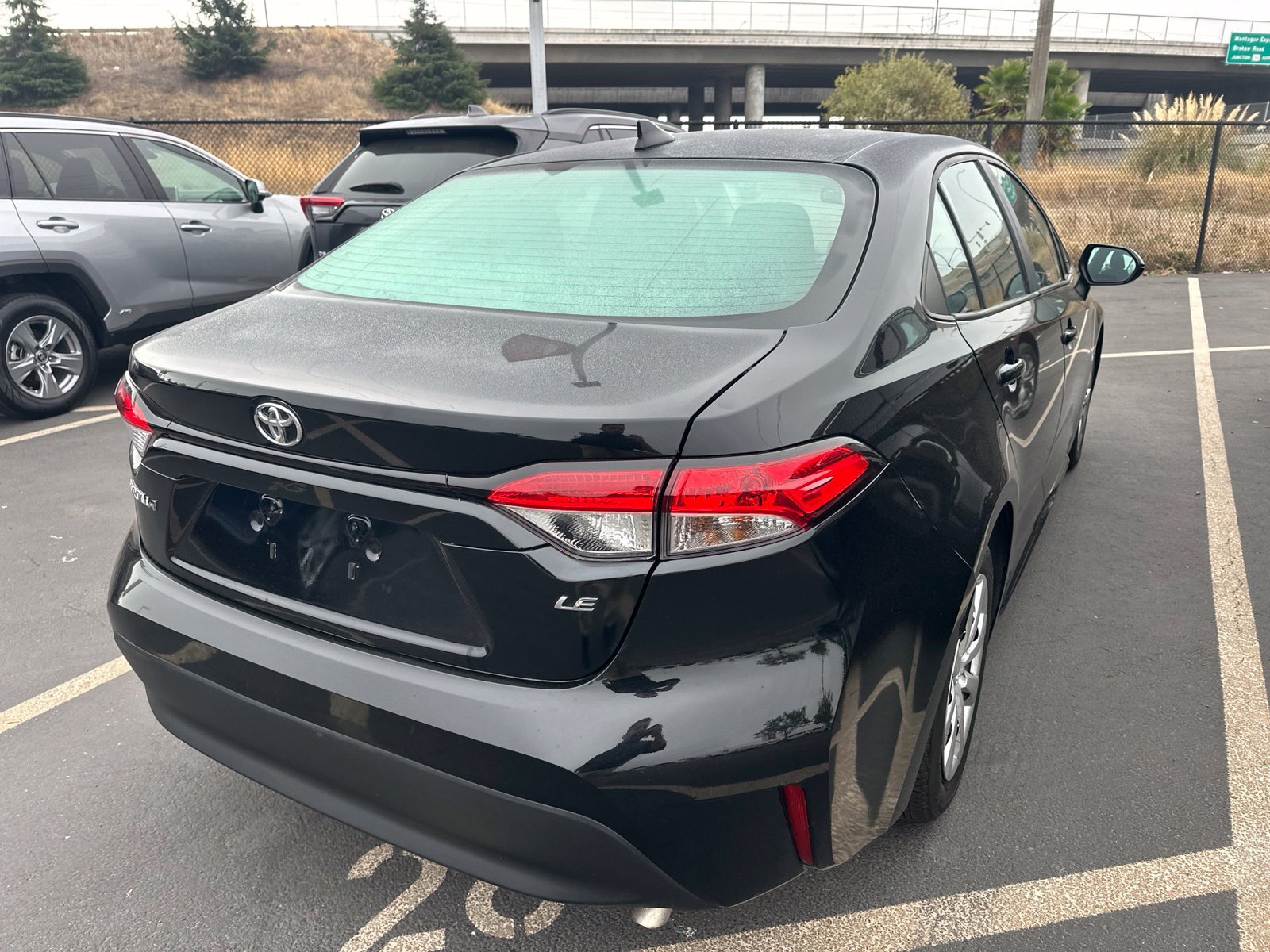 Used 2025 Toyota Corolla LE FWD image 4