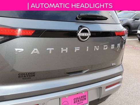 Used 2024 Nissan Pathfinder SL FWD image 11