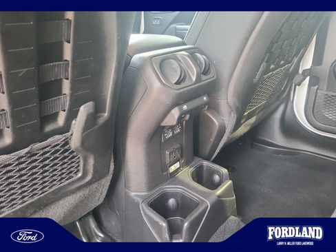 Used 2022 Jeep Wrangler Unlimited Rubicon w/ LED Lighting Group AWD/4WD image 31