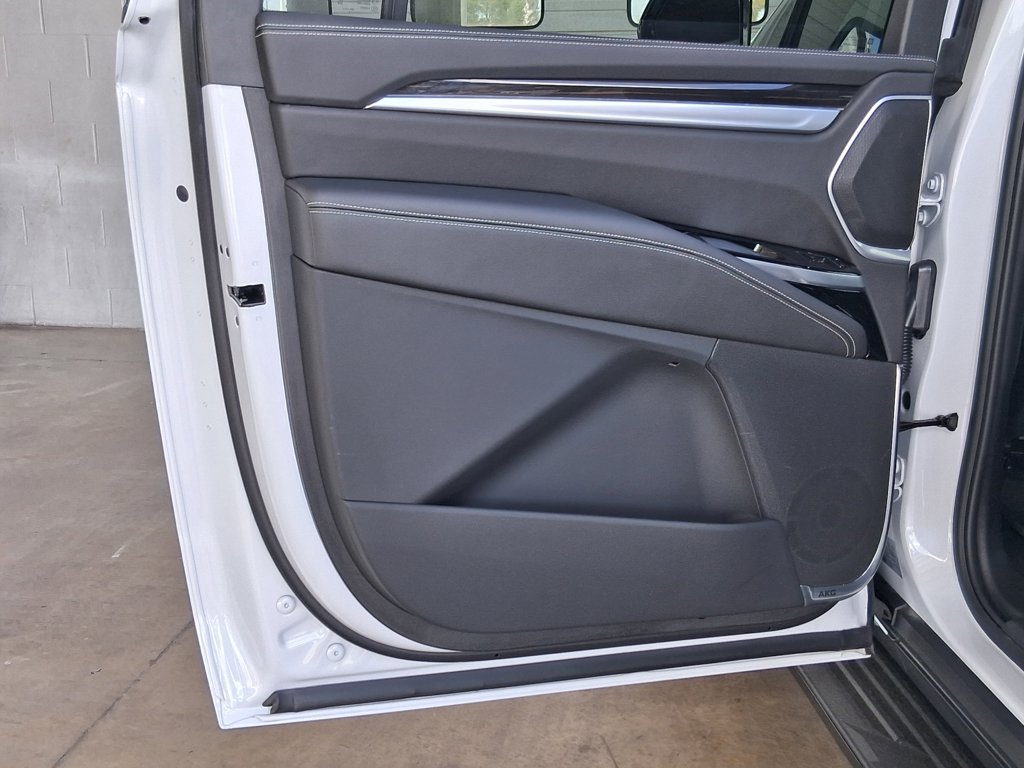 Used 2026 Cadillac Escalade ESV 2WD w/ LPO, Floor Liner Package image 22