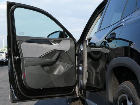 New 2025 Volkswagen Tiguan SE image 25