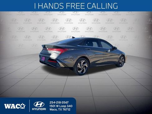 Used 2025 Hyundai Elantra SEL image 8