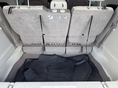 Used 2018 Chrysler Pacifica Touring-L FWD image 16