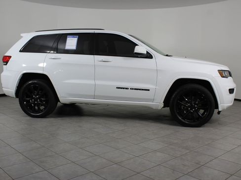 Used 2019 Jeep Grand Cherokee Altitude image 8