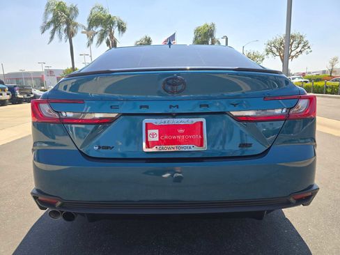 Used 2025 Toyota Camry SE image 14
