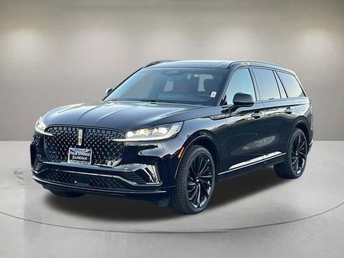 New 2025 Lincoln Aviator Reserve w/ Luxury Package image 2