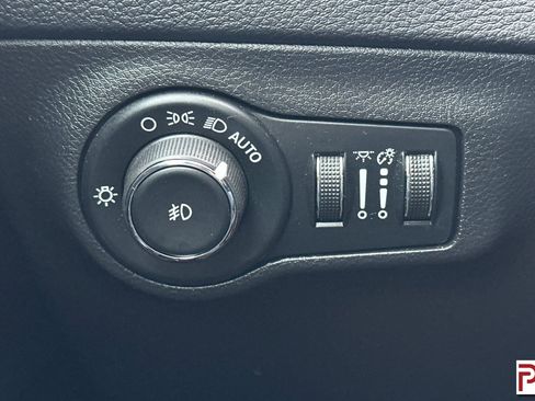 Used 2019 Jeep Compass Latitude image 32