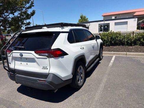 Used 2022 Toyota RAV4 XLE w/ Convenience Package AWD/4WD image 5